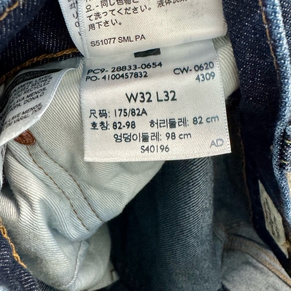 Levi's Blue Straight Jeans with Authentic Distressing - Picture 4 of 5